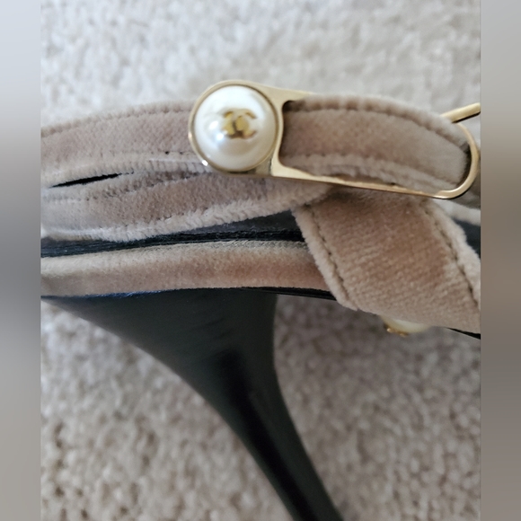 Chanel Velvet Tan Ankle Strap Sandal ( Size 8.5) - Picture 6 of 8